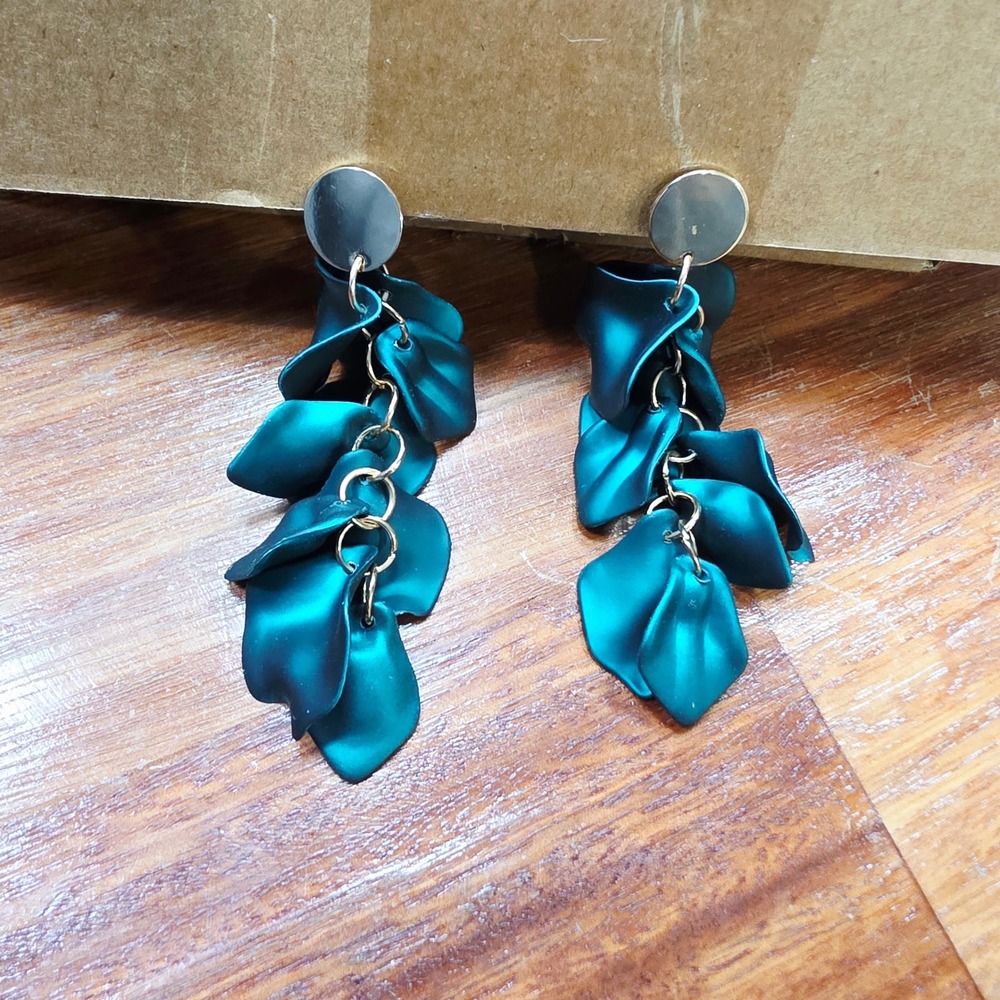 Clip On Teal Petal Dangle Earrings ‎ Fashion Jewelry